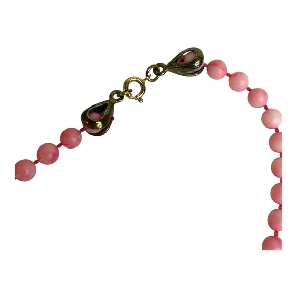 Vintage Bubblegum Pink Graduating Beads Hand Knotted Beaded Necklace - Picture 3 of 4